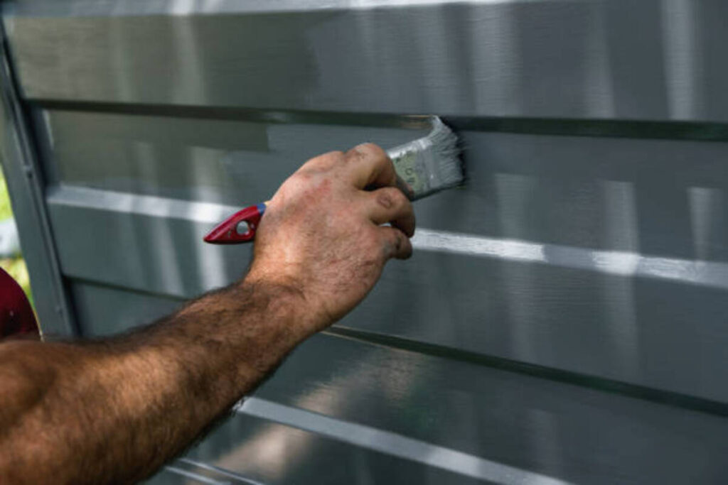 Pintar una puerta de hierro